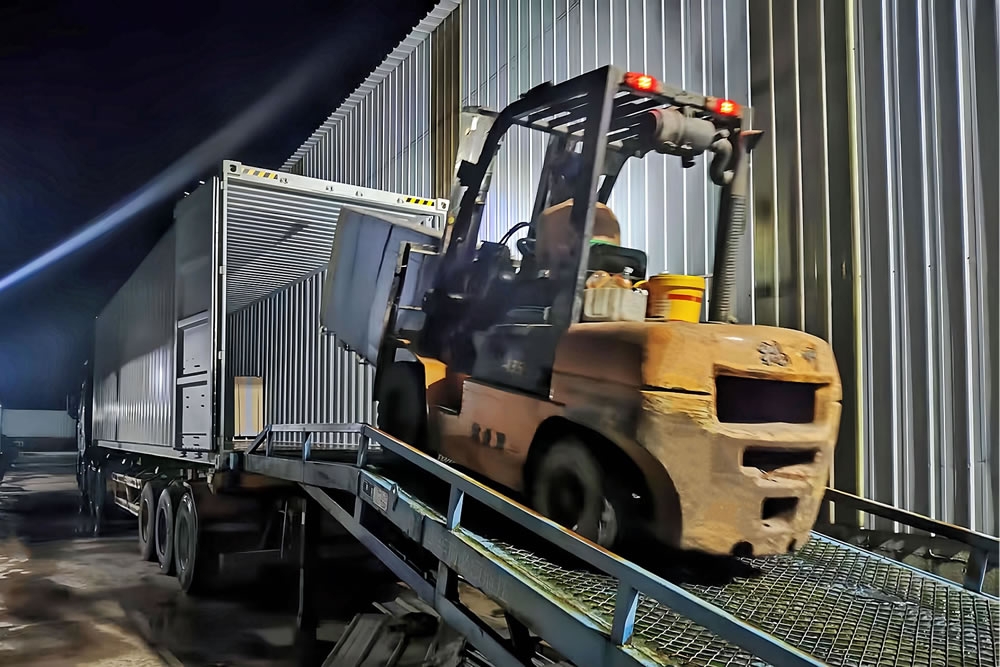 i9789-forklift-loading-film-faced-plywood.webp.jpg