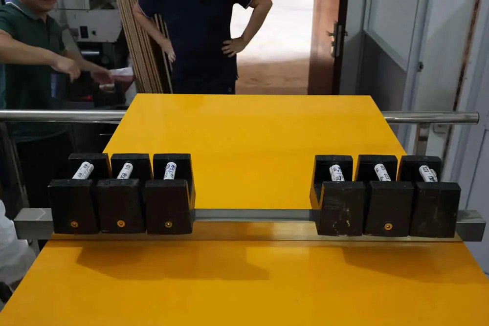 film-faced-plywood-surface-bond-strength-test.webp
